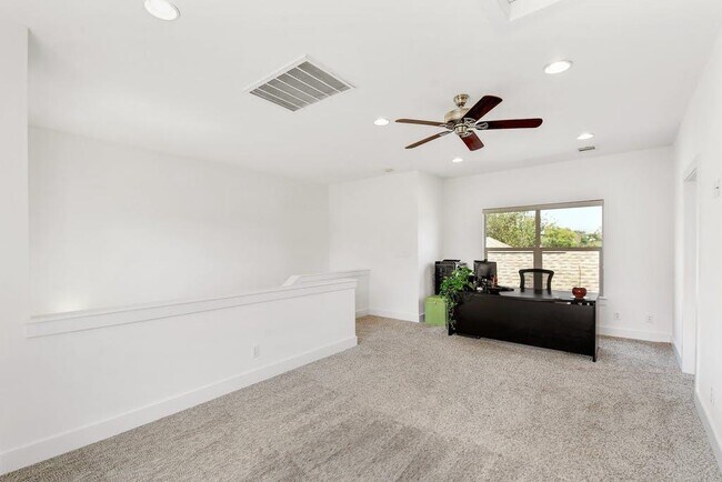 Building Photo - 1006 Lipan Trail