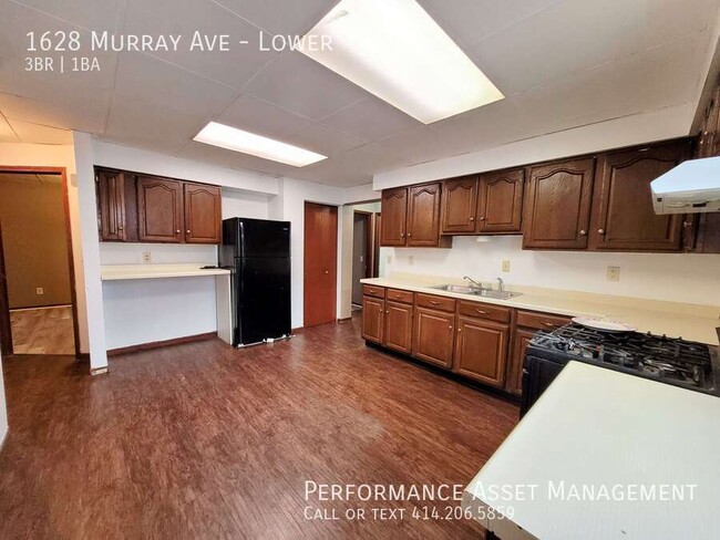 Primary Photo - Spacious 3BR Lower Duplex on Murray St - A...