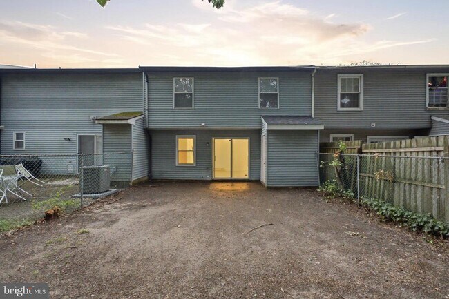 Building Photo - 155 Hampshire Rd