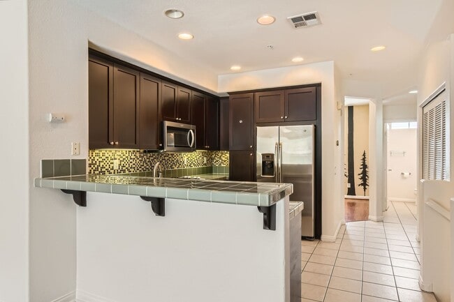 Building Photo - Stylish 2Bd + Den/Office - Townhome in Prime Central SD – Near Convoy District, Bases & Freeways