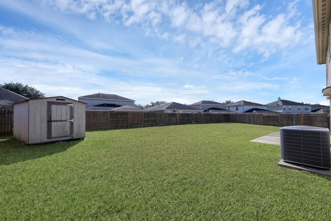 Building Photo - 15902 Arapaho Bend Ln