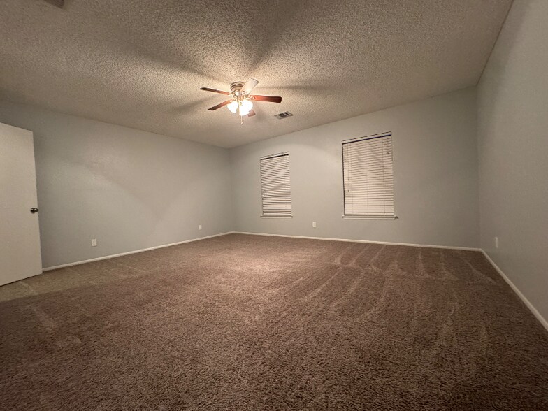 Building Photo - 15719 Persimmon Hill Dr