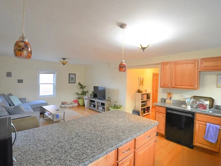 Building Photo - 345 Market St