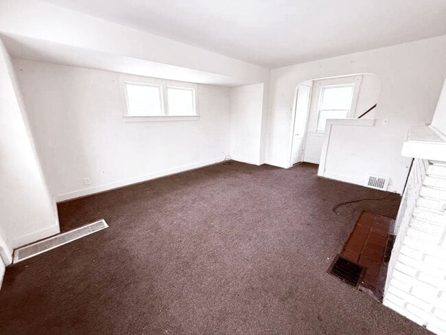 Building Photo - 3-BED, 1 BATH BEAUTIFUL SINGLE- FAMILY HOME IN MAPLE HEIGHTS!