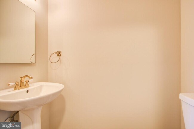 Building Photo - 6324 Lightburn Ct