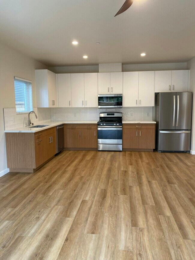 Building Photo - 691 Stoneridge Drive, Unit ADU