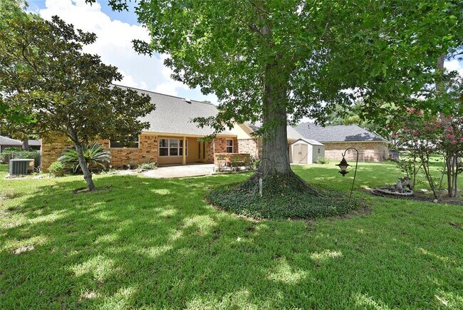 Building Photo - 1811 Laurel Oaks Dr