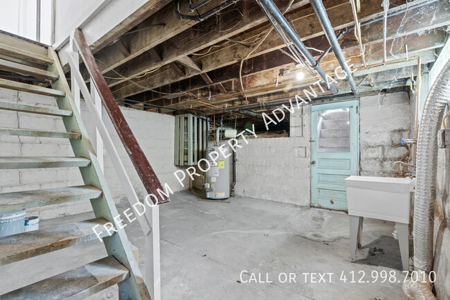 Building Photo - 739 Shady Dr E