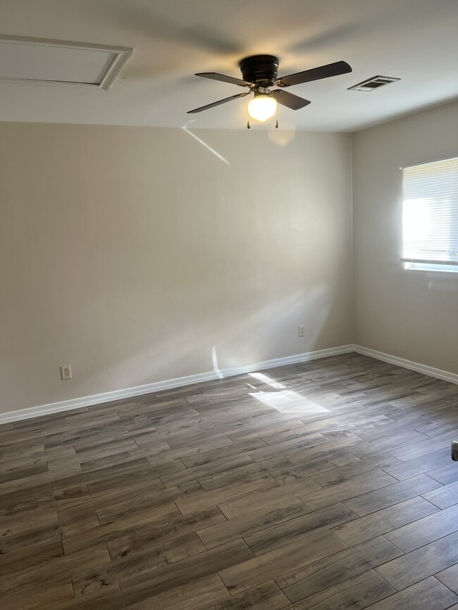 Building Photo - Beautiful 3/2 Duplex in Bay St. Louis, MS