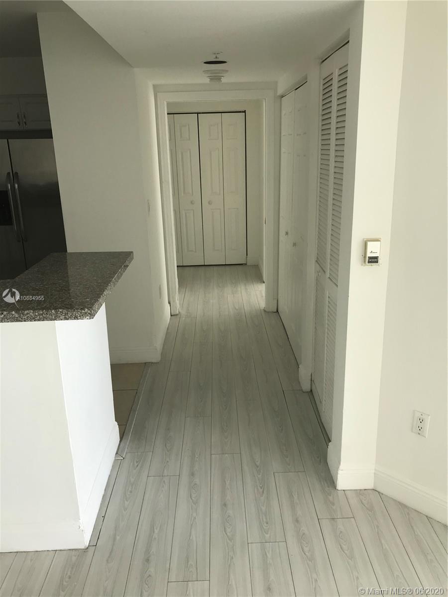 Building Photo - 1155 Brickell Bay Dr