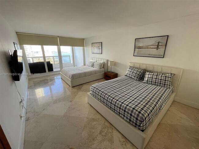 Building Photo - 1717 N Bayshore Dr