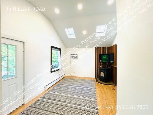 Building Photo - 95 Hillair Rd