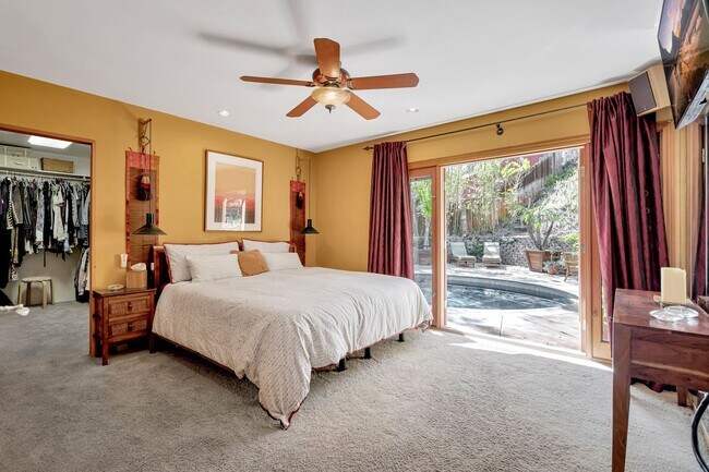 Building Photo - HOLIDAY SPECIAL***2 WEEKS FREE** 3 Bed/2 Bath Oasis in Royal Woods - Available Now