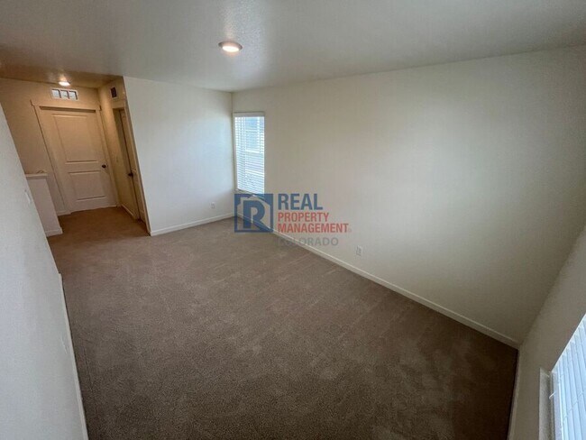 Building Photo - 2494 Wren Dr