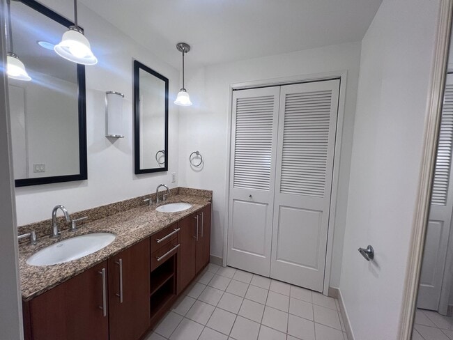 Building Photo - Epic REA - Spacious & Open floor plan 1BR +1BA in the Rincon Hill neighborhood