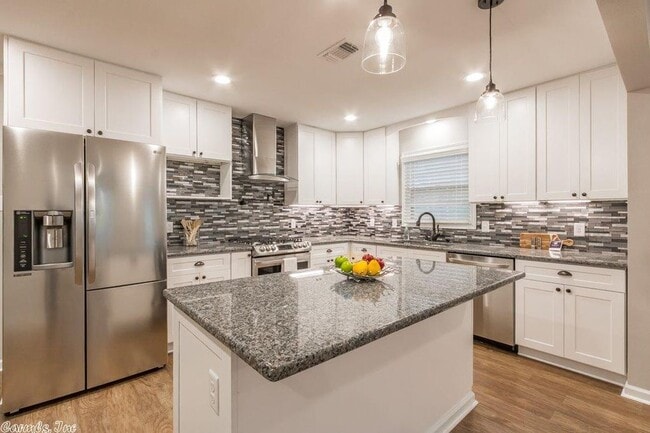 Building Photo - 14 Evergreen Ct