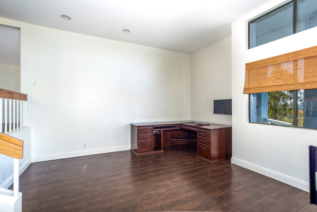 Building Photo - 11051 Caminito Vista Pacifica