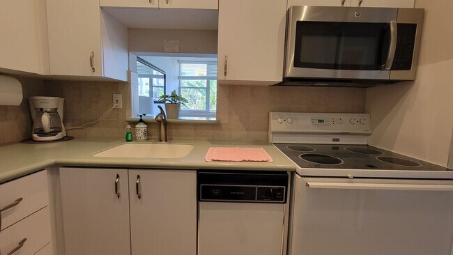 Building Photo - 1 Bedroom Condo for rent Las Olas Overlooking Intercostal Waterway 1 bedroom/1 bath
