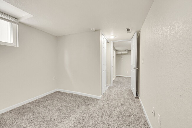 Building Photo - $3,400.00, 4 bed, 3 bed, located in Denver...