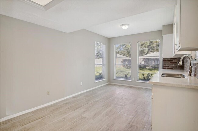 Building Photo - 9414 Crystal Cove Cir