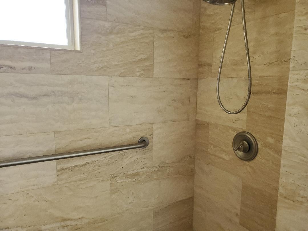 Shower design with grab bar - 6248 Teesdale Ave