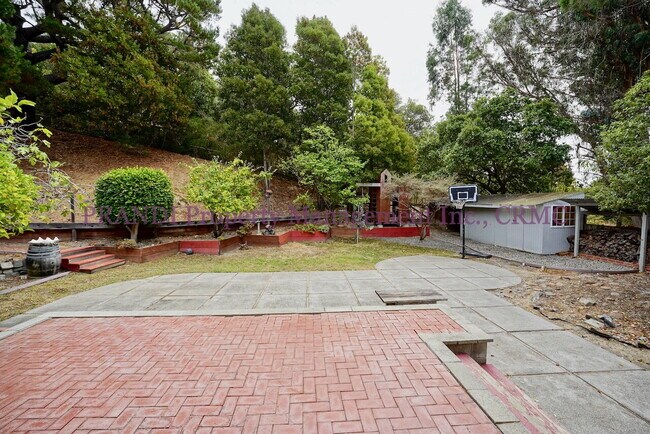 Building Photo - "Charming 4-Bed, 3-Bath Sanctuary in San R...
