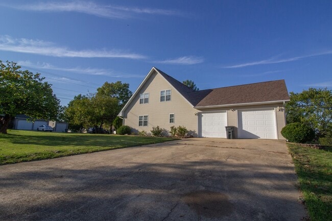 Building Photo - 111 Phoenix Ave