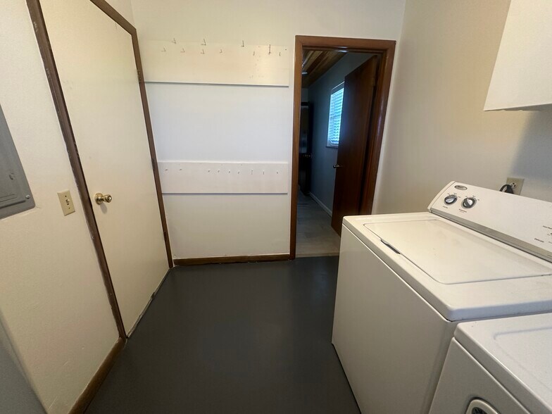 Laundry Room - 3655 W Allens Bridge Rd