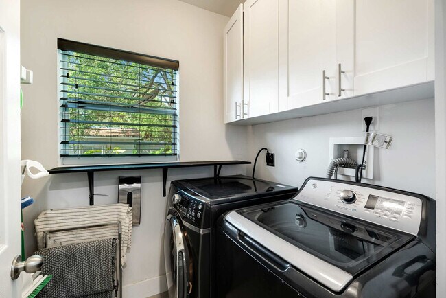 Building Photo - 1526 SW 20th Ave