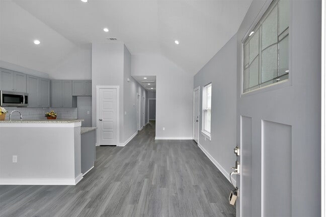 Building Photo - 16646 Meadowcroft St