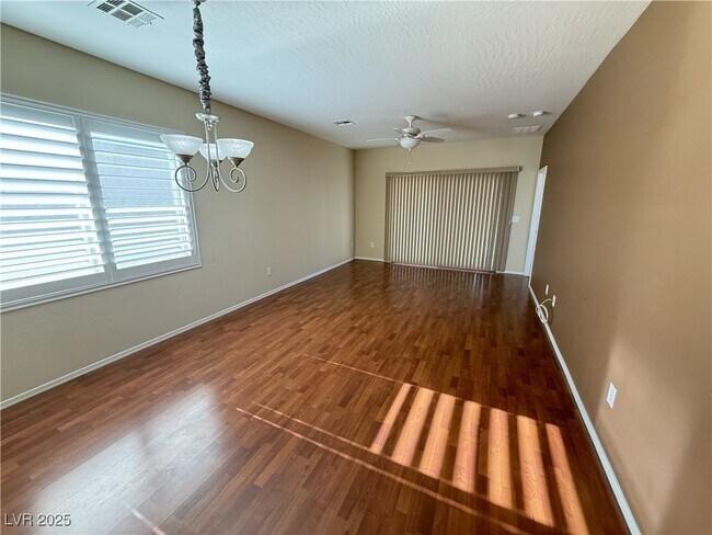 Building Photo - 2520 Chasma Dr