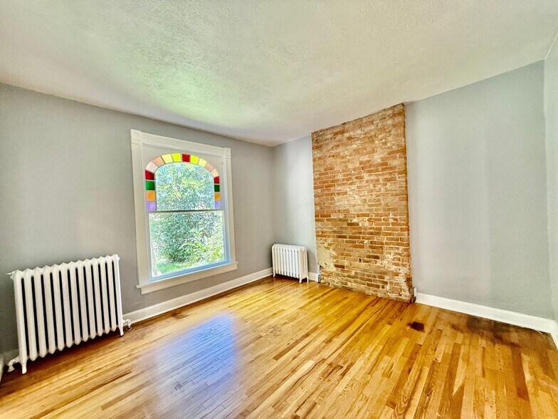 Building Photo - 1020 Detroit St