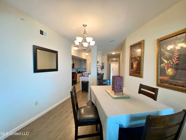 Building Photo - 2228 Beach Dr