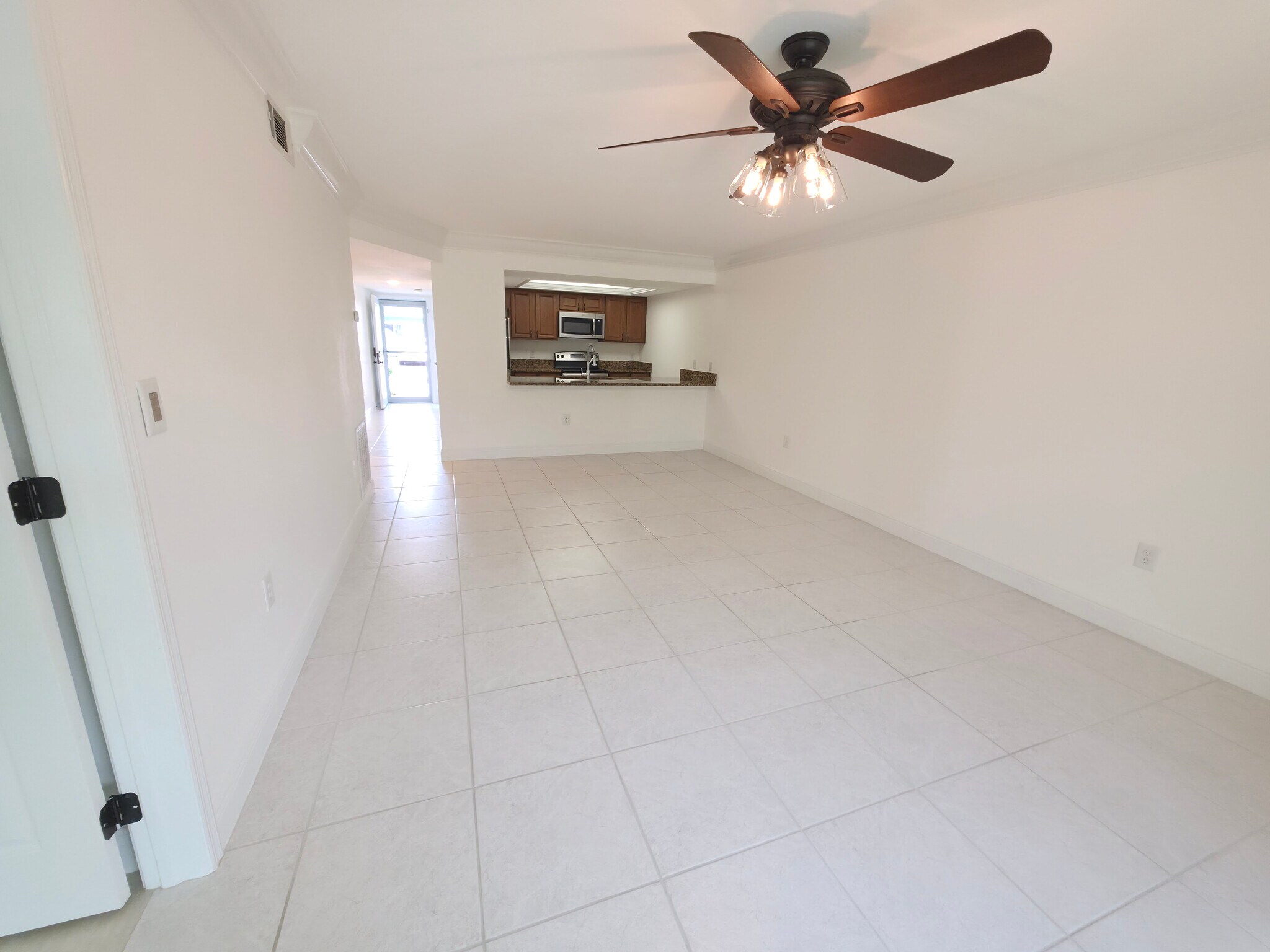 Building Photo - 154 Cypress Way E