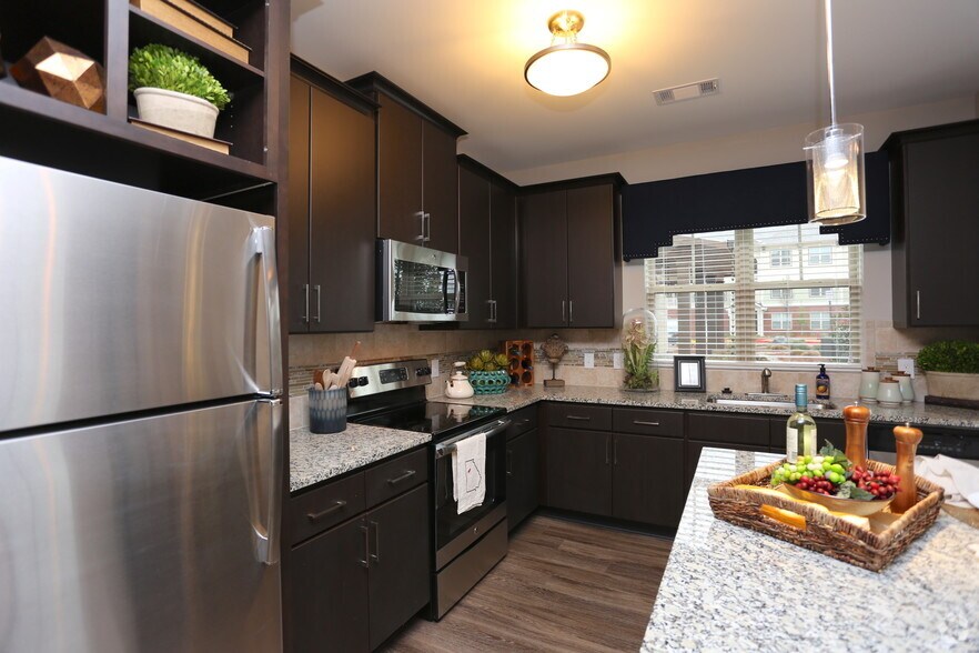 Avonlea Creekside 2905 Chastain Meadows Pky Marietta GA 30066