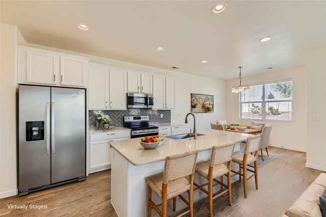 Building Photo - Modern 3BR Townhome | 2-Car Garage | Pool, Gym & Light Rail Access