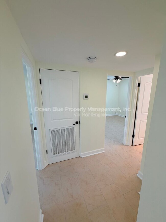 Building Photo - 1000 Bay Pine Blvd