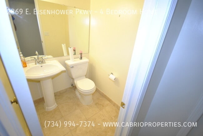 Building Photo - 2869 E Eisenhower Pkwy