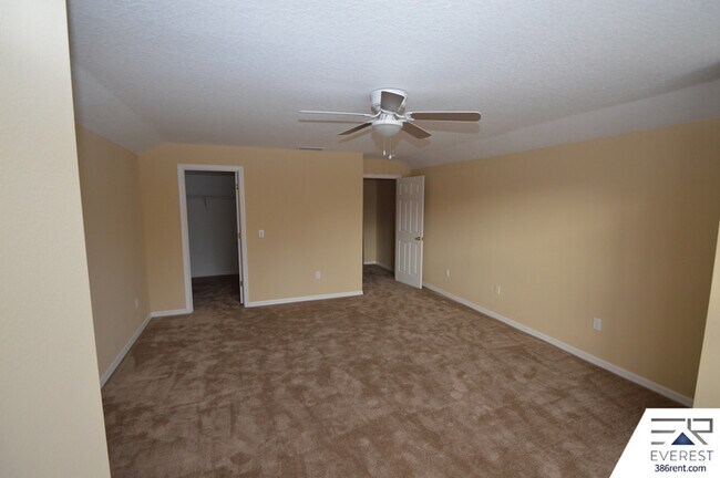 Building Photo - 7 Undermount Path E