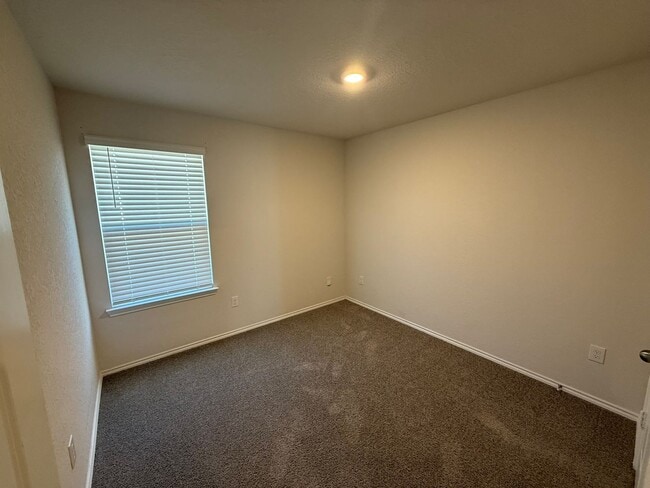 Building Photo - 3 Bedroom/2 Bath Stoney Creek Subdivision