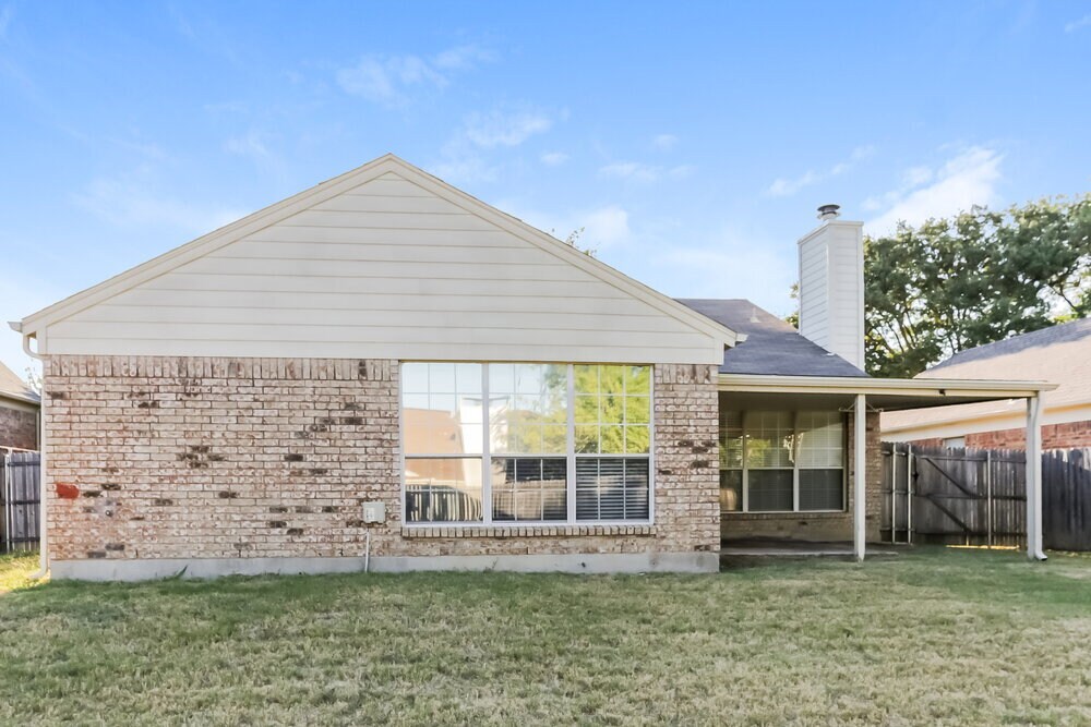 Building Photo - 7024 Wooddale Dr
