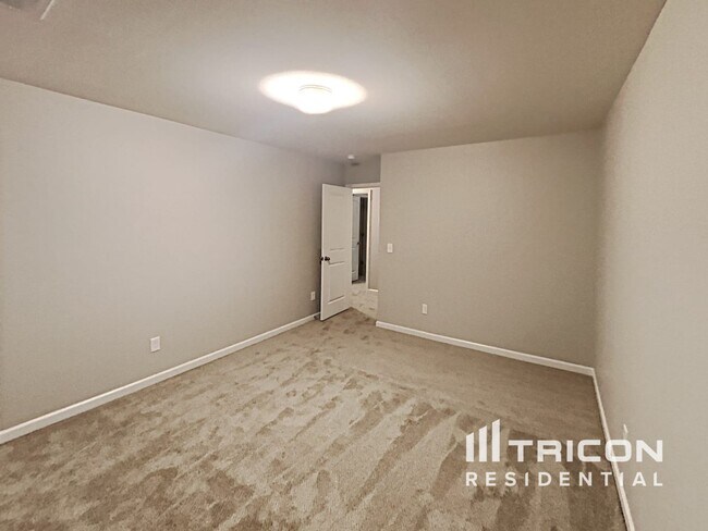 Building Photo - 4406 Oak Pointe Dr