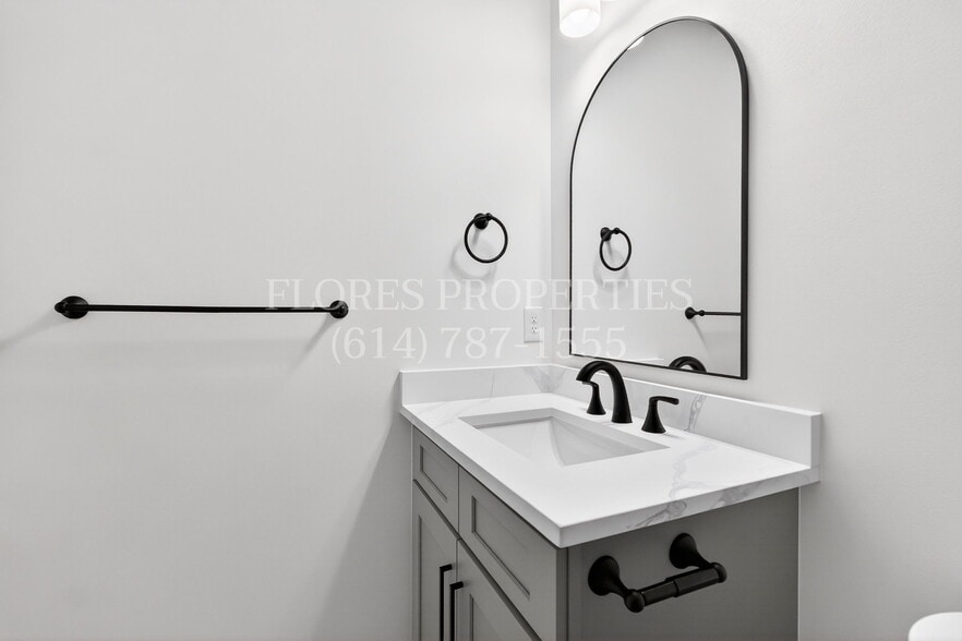 Building Photo - 698 S 22nd St