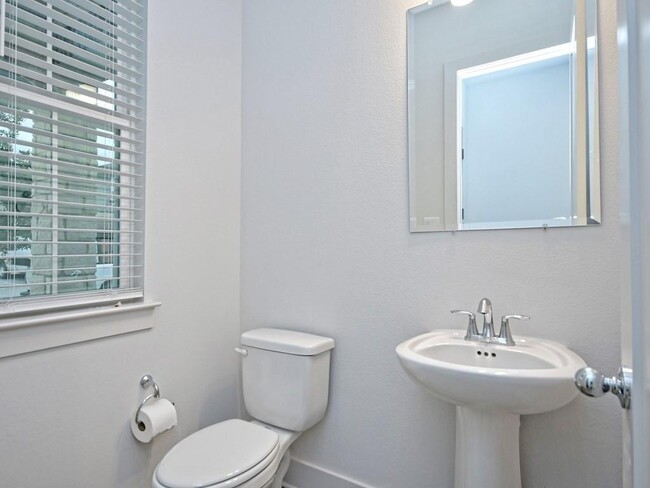 Building Photo - 1249 Summerbrooke Cir