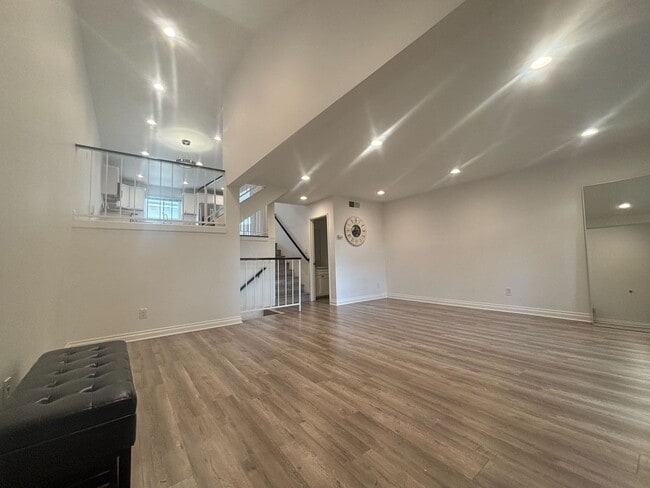 Building Photo - Modern 2-Bedroom Townhome with Garage in t...