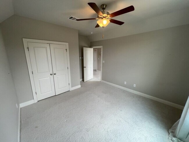 Building Photo - Beautiful 4-Bedroom Home in The Magnificen...