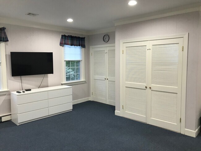 Building Photo - Renovated Colonial in Bon Air