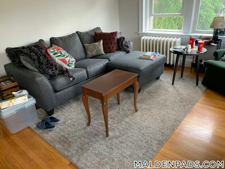 Building Photo - 170 Maple St