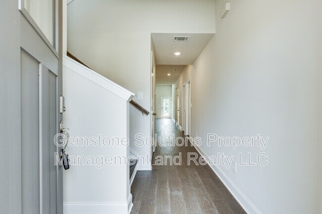 Building Photo - 204 Douglas Bend Rd
