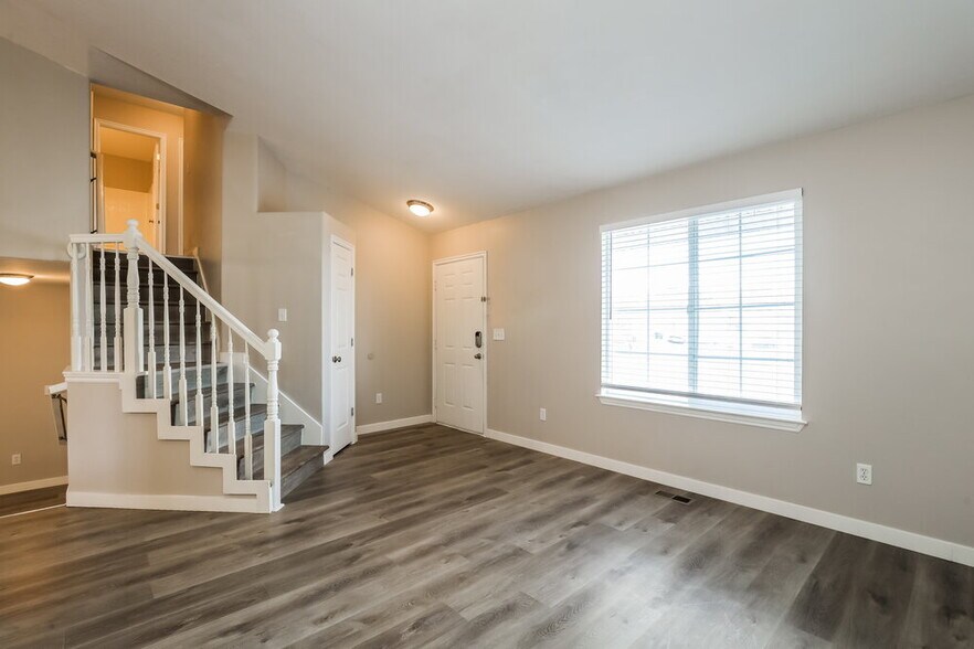 Building Photo - 3275 Newmark Dr